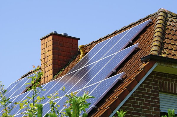 Schéma d'installation panneau solaire : découvrez comment produire de l'électricité gratuite