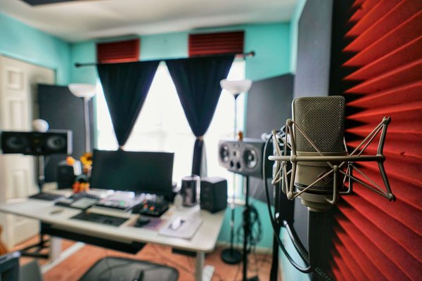 Quelles sont les meilleures pratiques pour l'isolation acoustique d'un home studio ?